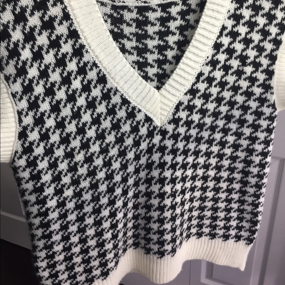 Checkered Knit Vest - Picture 2 of 5